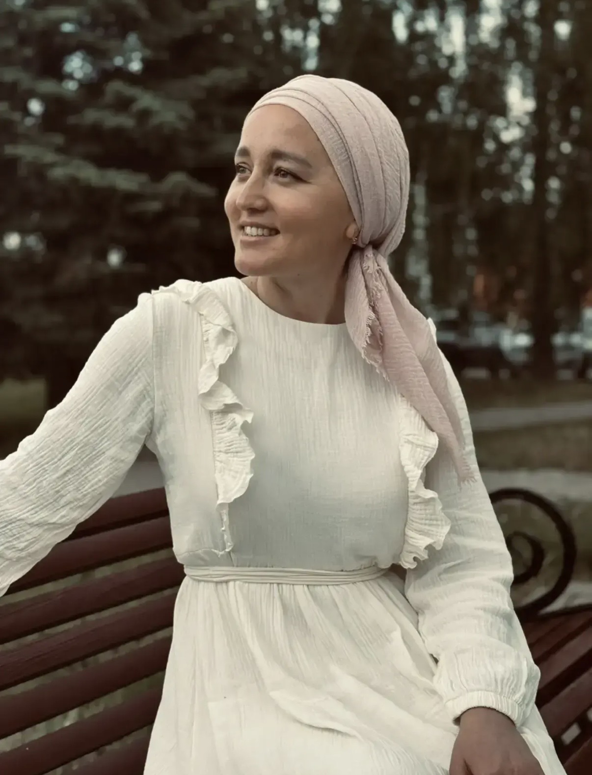 Гузелия Вафина в парке