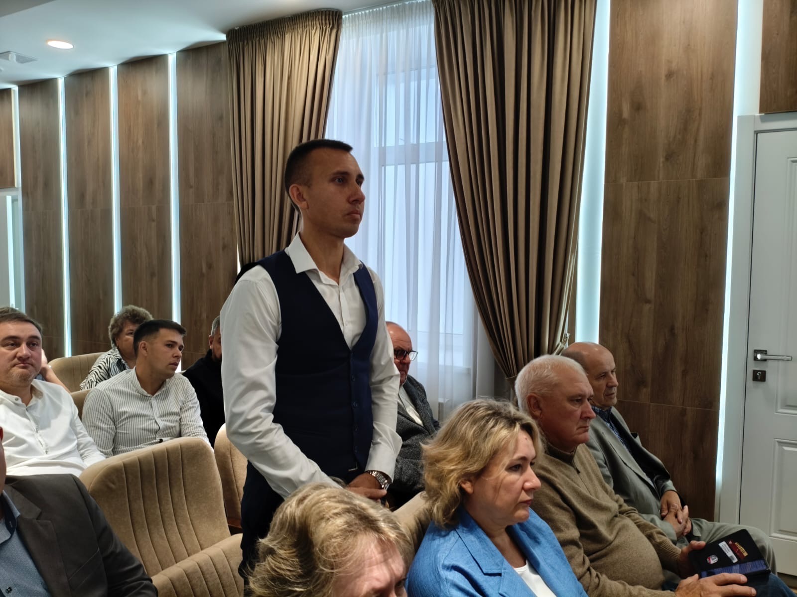 Alt: Нияз Бикчантаев деловой понедельник