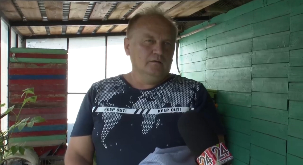 Alt: Мансур Шакиров на пасеке