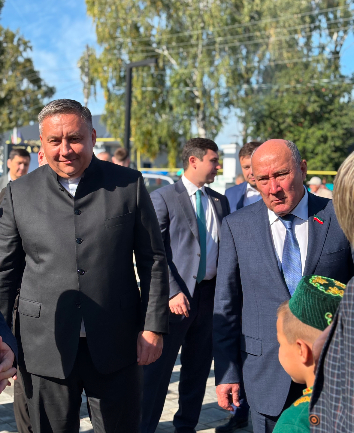 Марат Ахметов во время рабочей поездки в Высокогорский район.