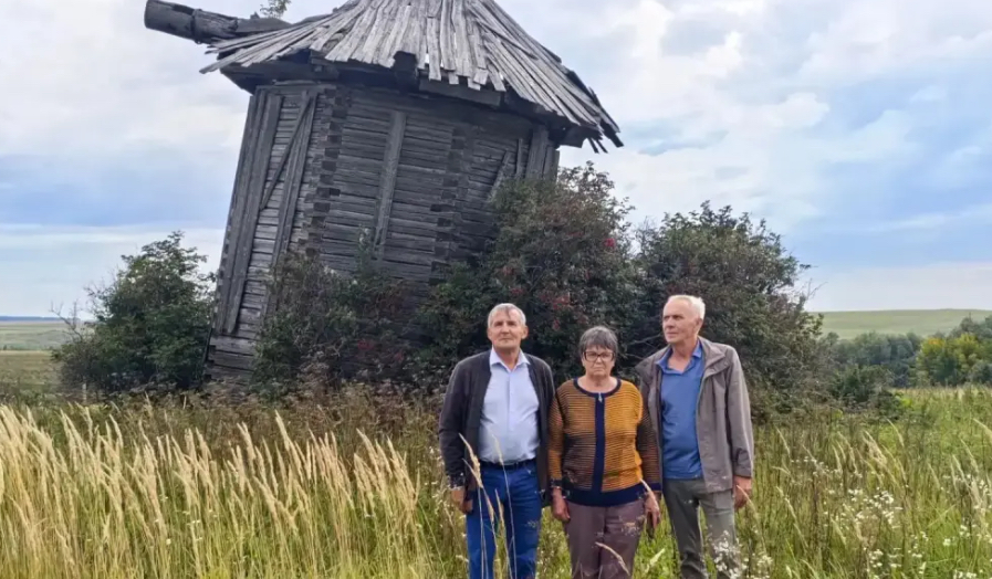 Старая мельница на берегу Саинки