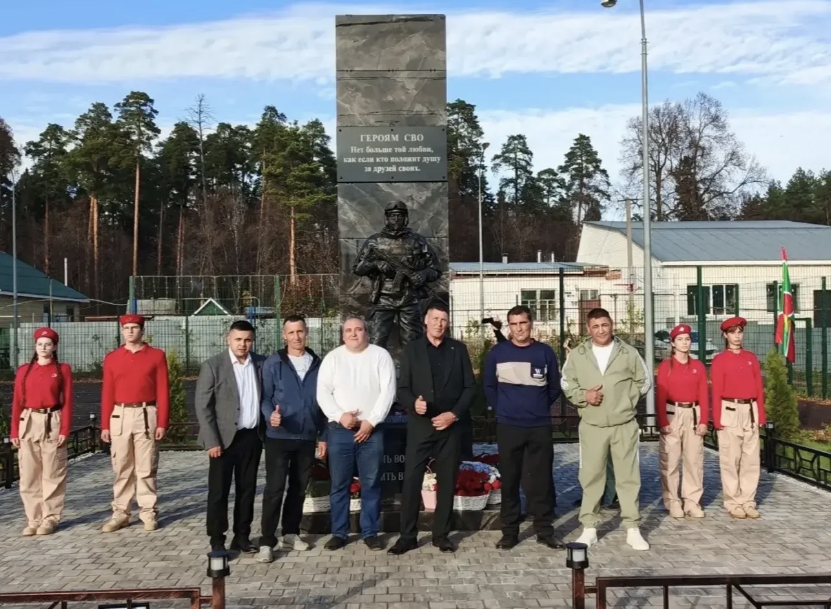 Сельчане которые помогли с мемориалом 
