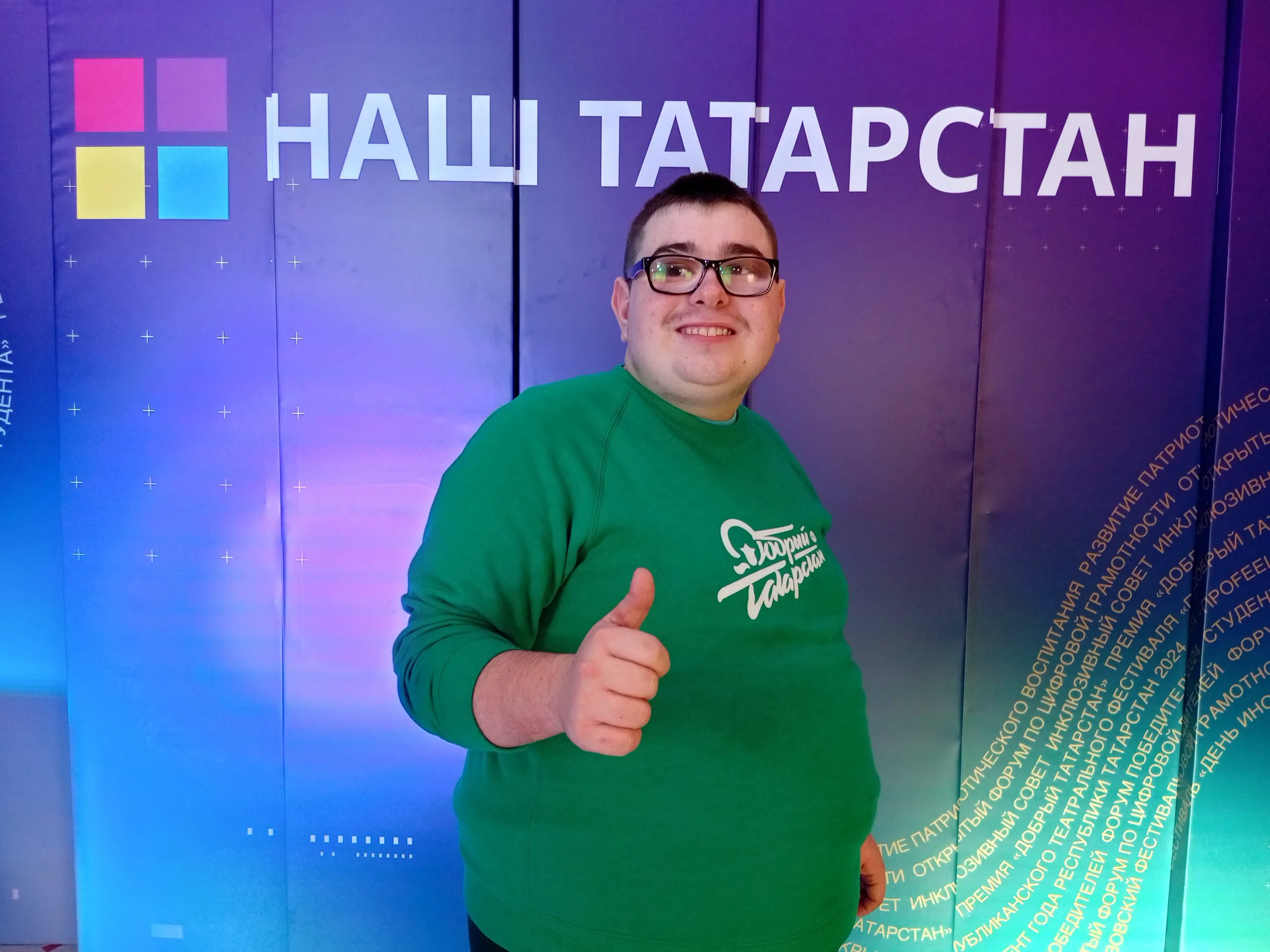 Alt: Рома Федоров и его картины