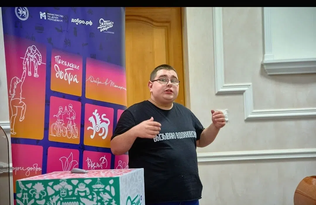 Alt: Рома Федоров занимается волонтерством
