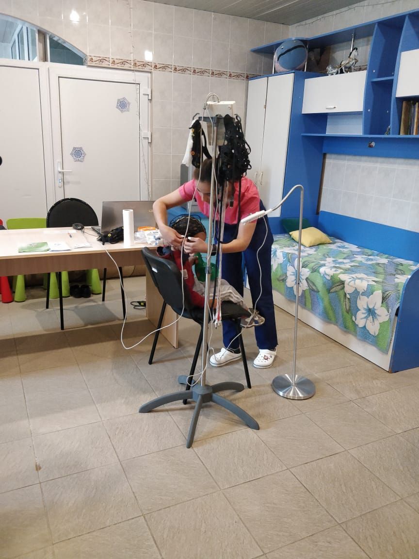 Работу мобильной бригады врачей сегодня организовали на базе КЦСОН «Эмет», в рамках оказания помощи детям с особенными возможностями здоровья