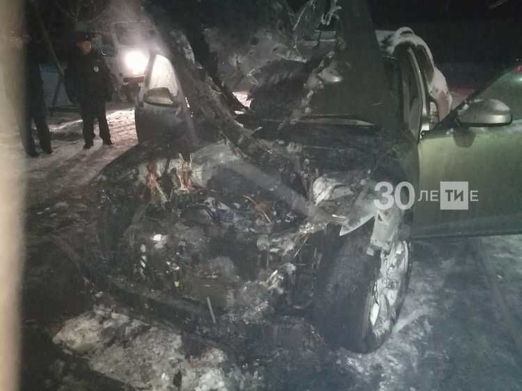 Ночью в Высокогорском районе сгорел автомобиль INFINITI