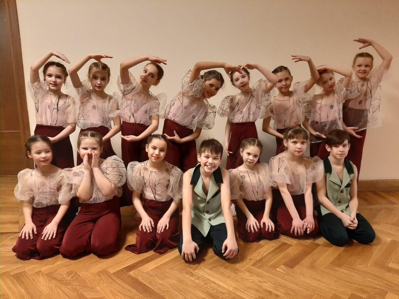 Поздравляем среднюю и старшую группы Образцовой студии танца « Мандарин»!