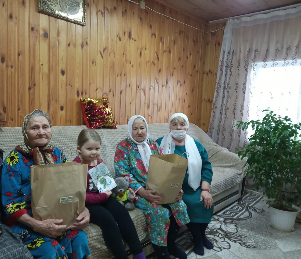 Предприниматель из Высокогорского района сделал подарки своим односельчанам