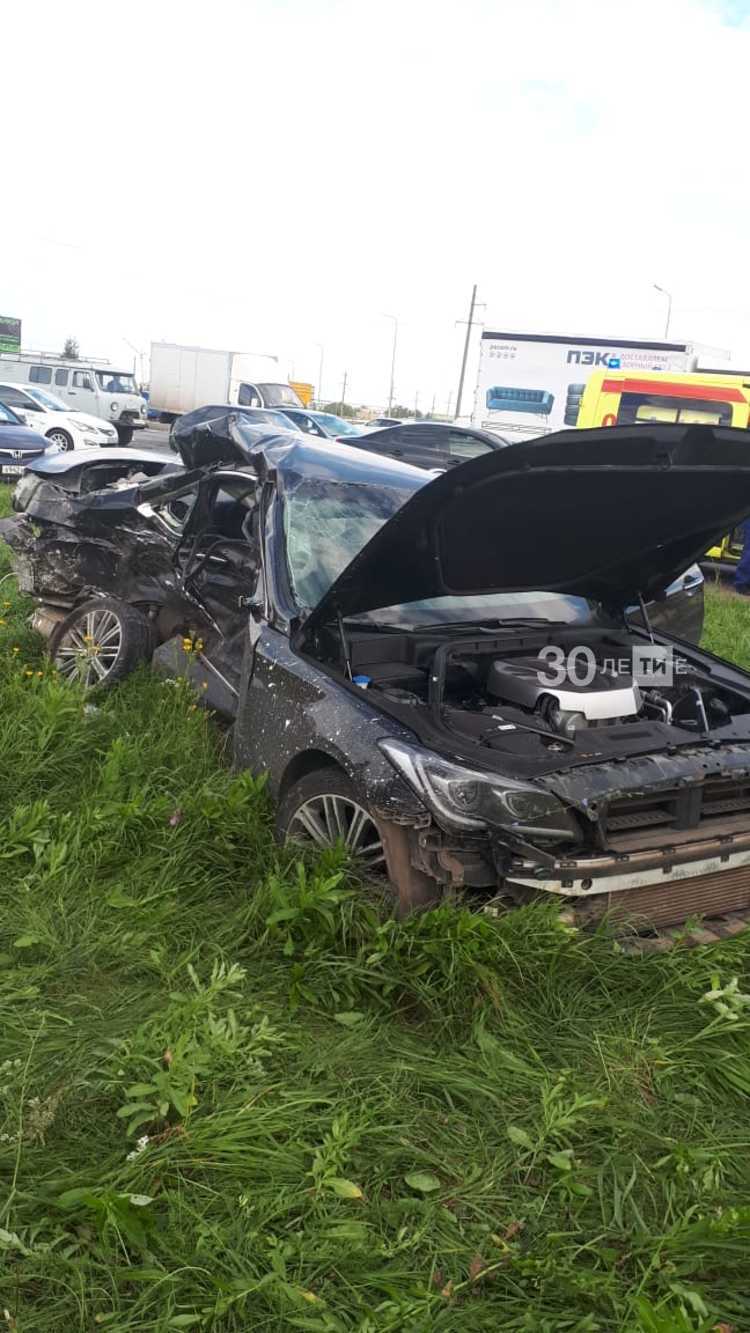 При столкновении трех легковушек в Челнах погиб один из водителей