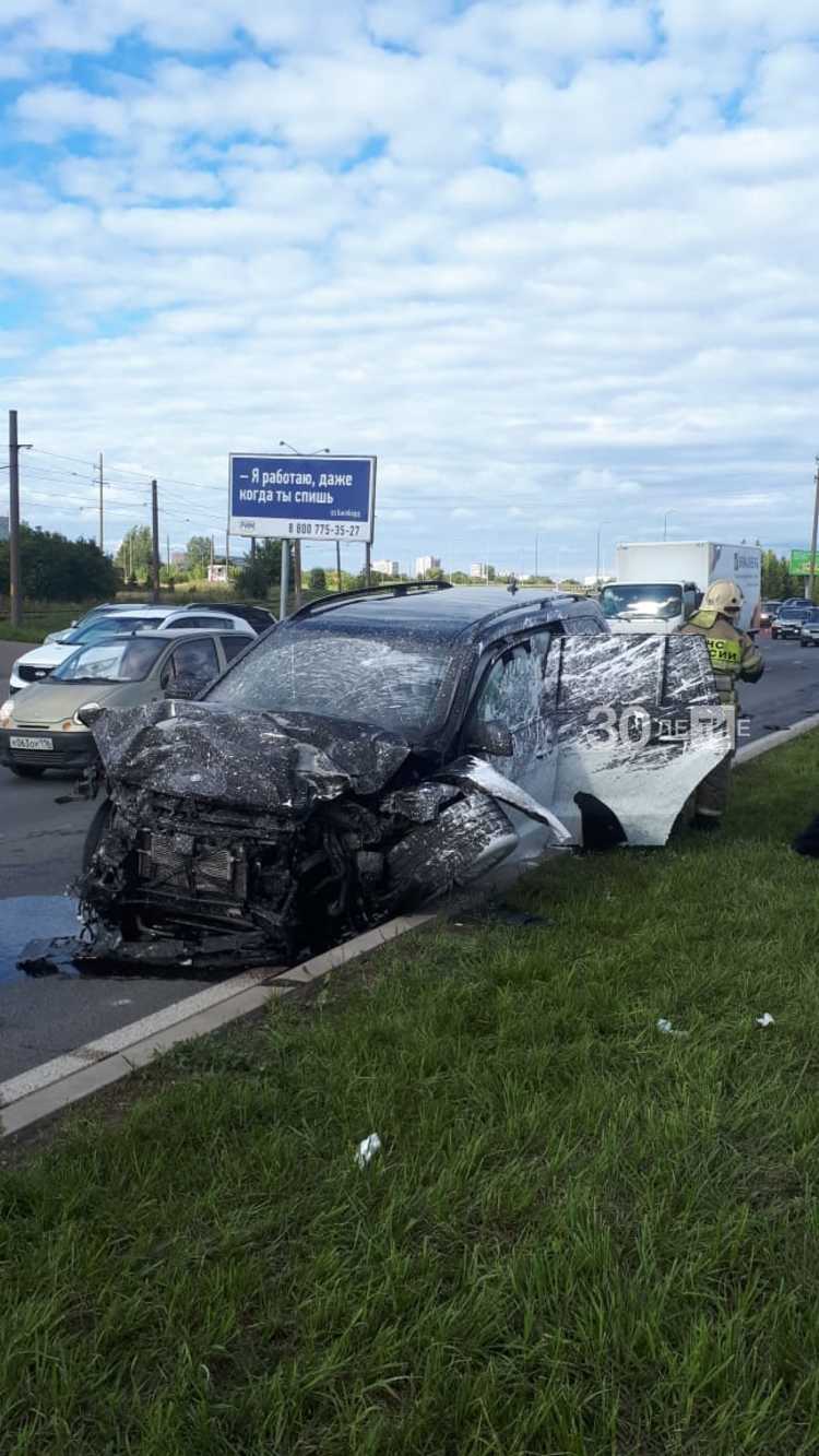 При столкновении трех легковушек в Челнах погиб один из водителей