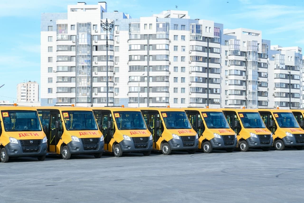 Восемь школьных автобусов сегодня Президент Татарстана подарил Высокогорскому району