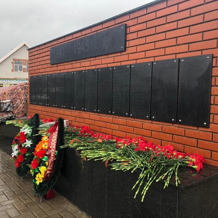В Татарской Айше торжественно открыли мемориал, посвящённый участникам Великой Отечественной войны