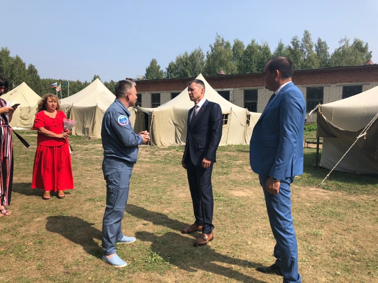 Палаточный лагерь «Юный парашютист» посетил Азат Зиганшин