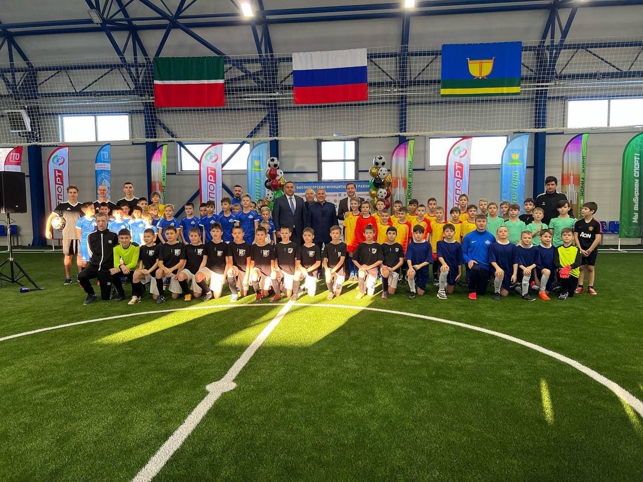 В рамках рабочего визита Рустам Нургалиевич открыл футбольный манеж