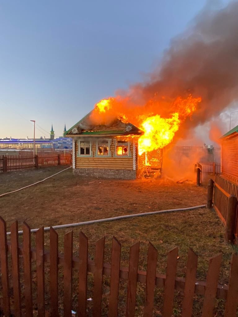 В парке "Заказанье" сгорел домик