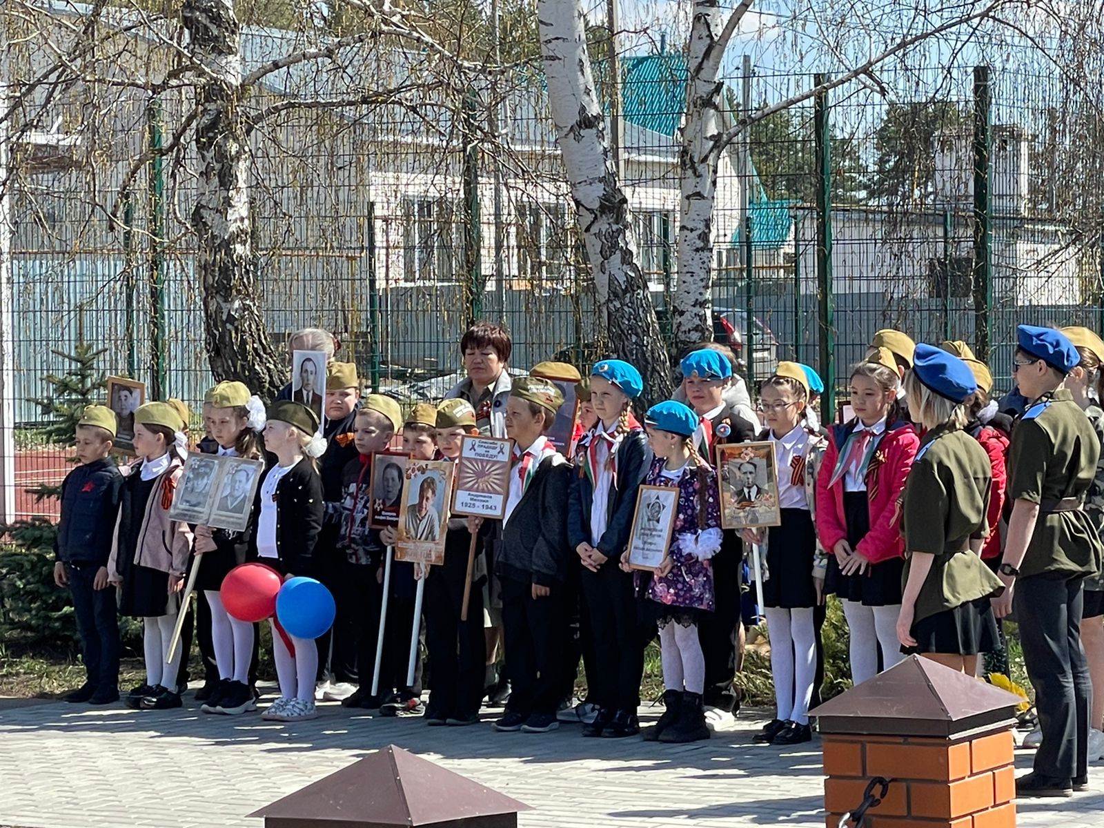 В поселке Дачное у памятника «Павшим героям» прошёл митинг, посвящённый 77-ой годовщине Великой Победы