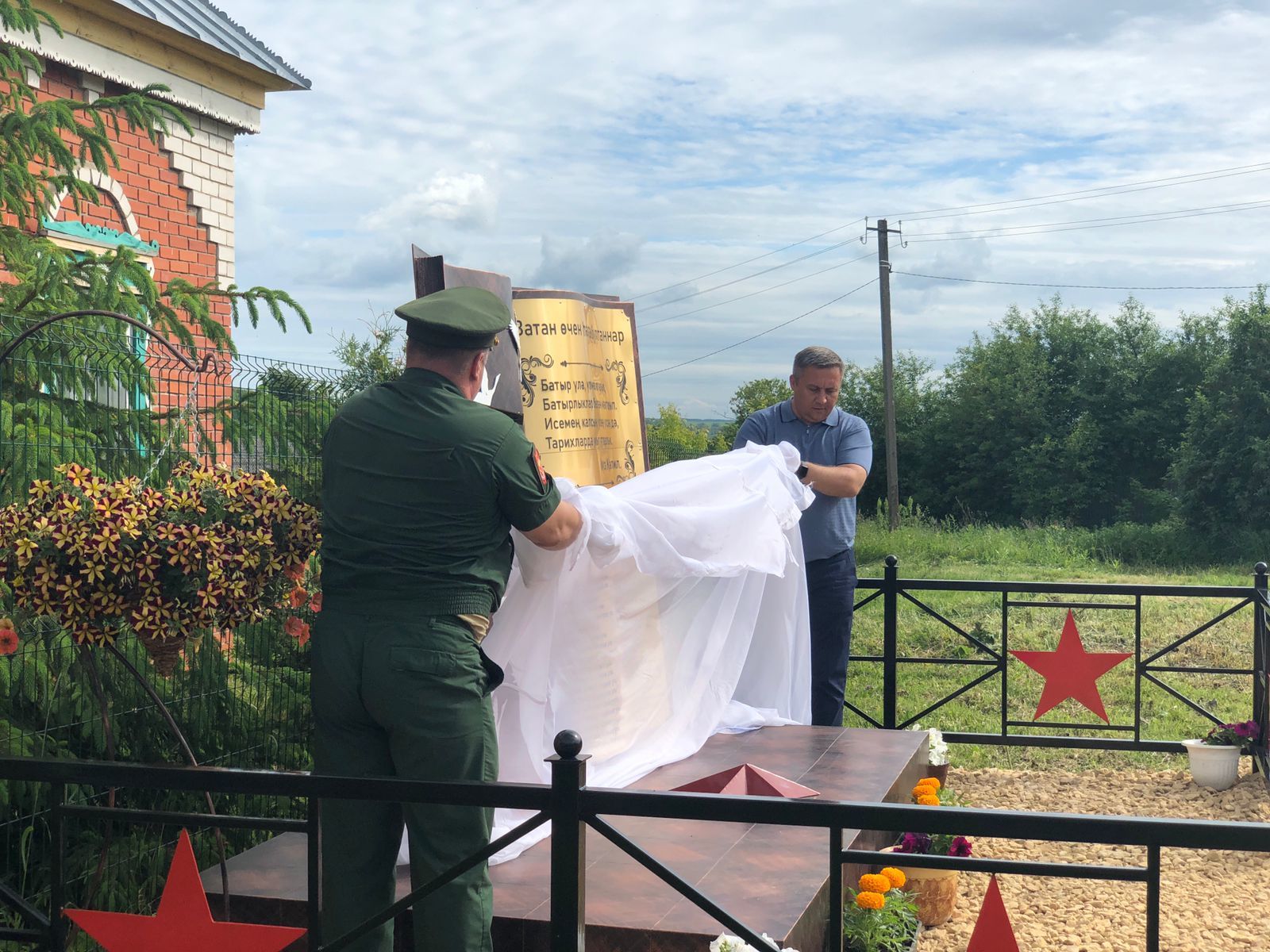 В деревне Кара-Куль Высокогорского района по инициативе местных жителей открыли памятник