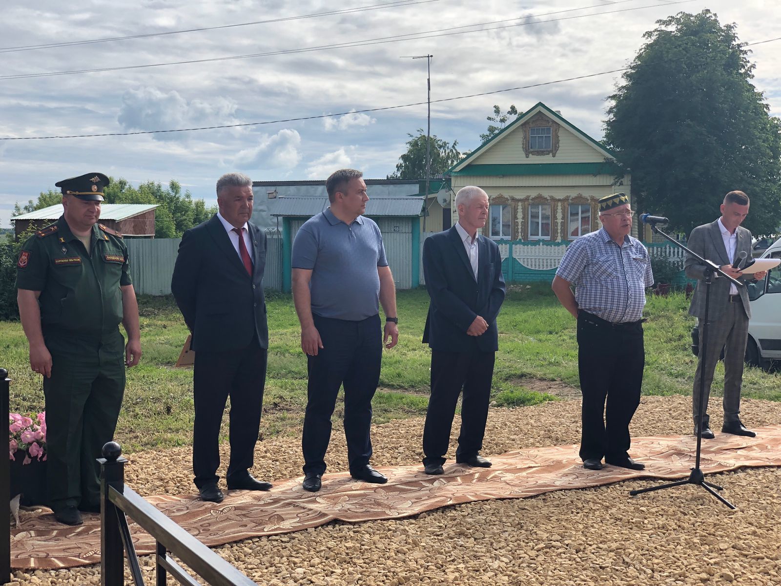 В деревне Кара-Куль Высокогорского района по инициативе местных жителей открыли памятник