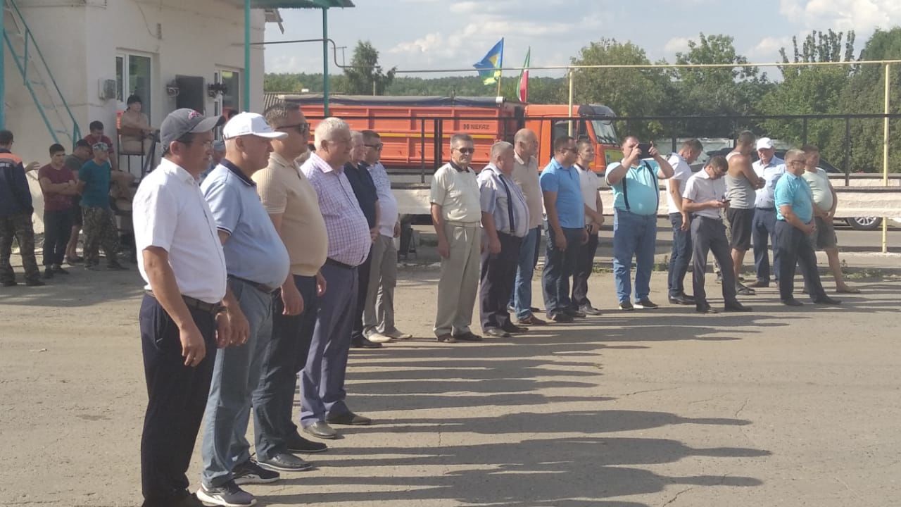 На элеваторе Куркачинского ХПП встретили «красный обоз» — машины с первым хлебом