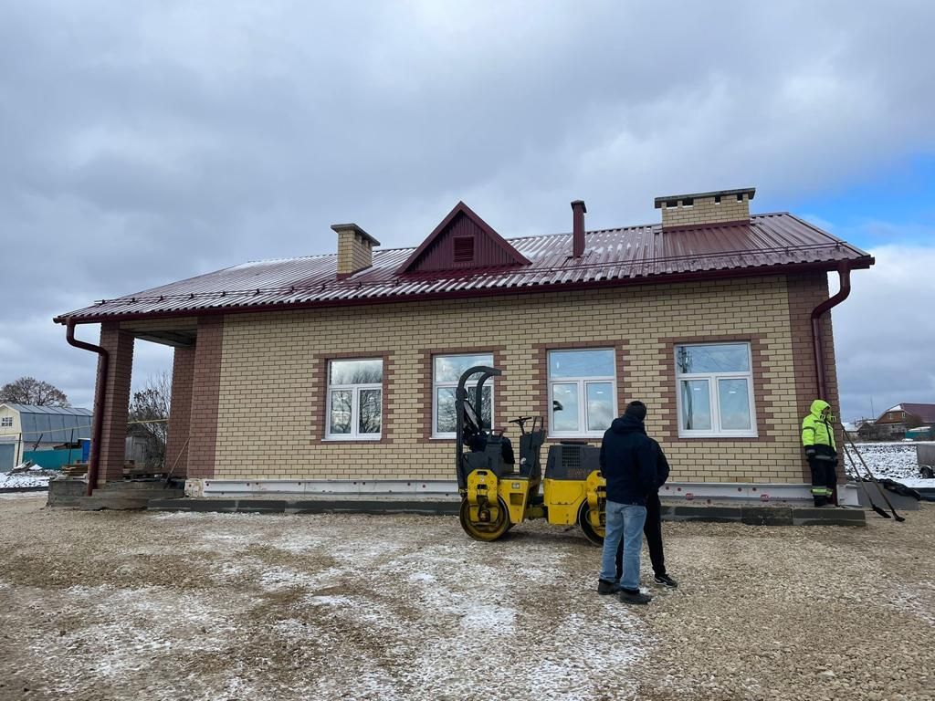 Глава Высокогорского района показал, как идет строительство объектов в селах