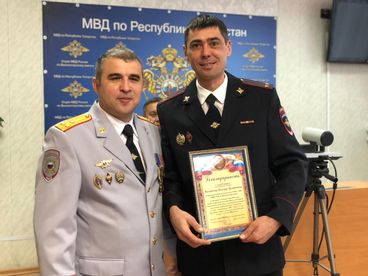 Равиль Хисамутдинов наградил участковых уполномоченных нашего района