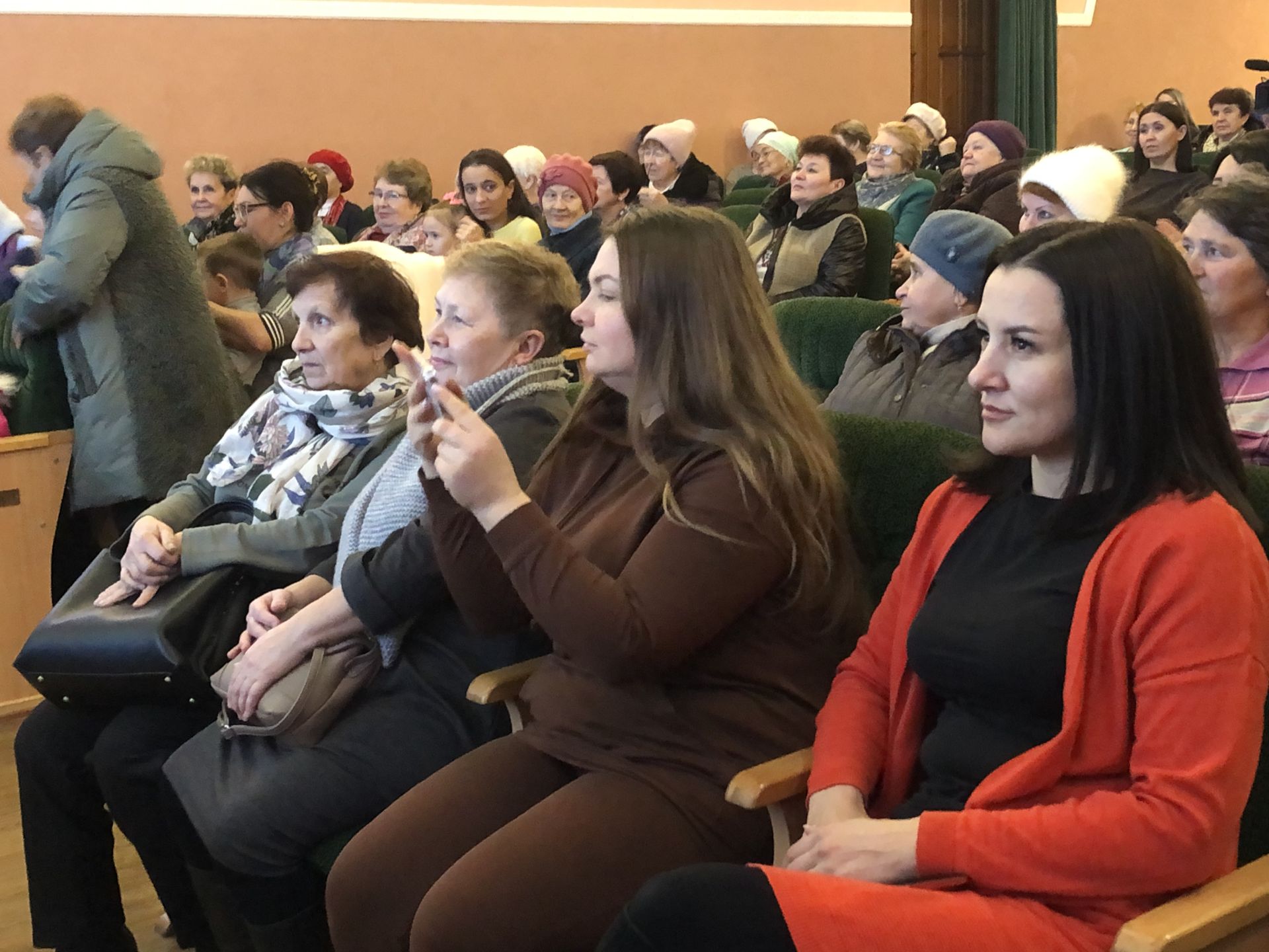 День матери отметили в районном доме культуры концертом