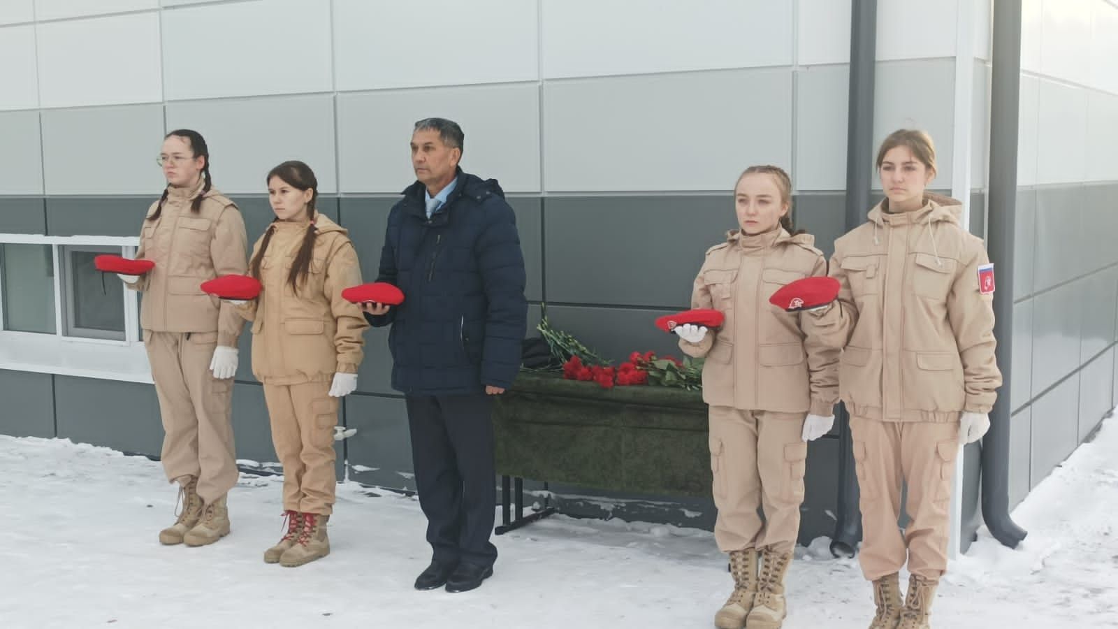 В Ямашурме открыли мемориальную доску погибшему на СВО односельчанину