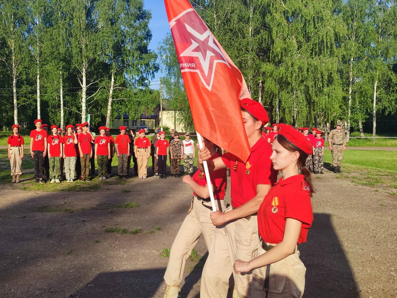 В палаточном лагере «Юный парашютист» стартовала первая смена