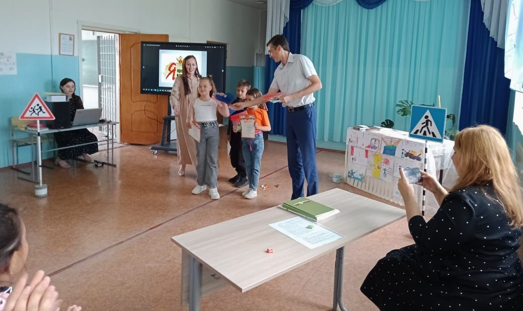 «Мы против коррупции!»: дети в пришкольном лагере «Солнышко» представили сценку