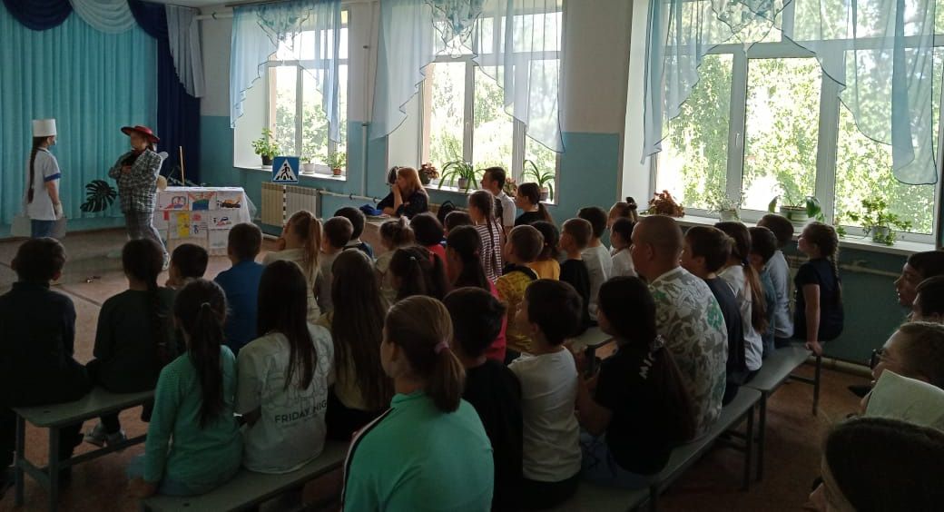 «Мы против коррупции!»: дети в пришкольном лагере «Солнышко» представили сценку