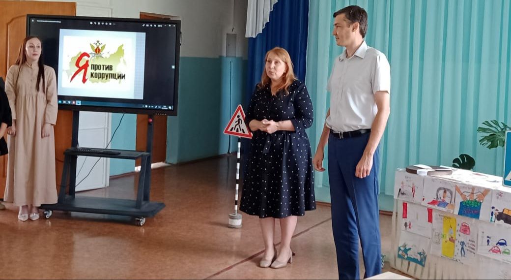 «Мы против коррупции!»: дети в пришкольном лагере «Солнышко» представили сценку