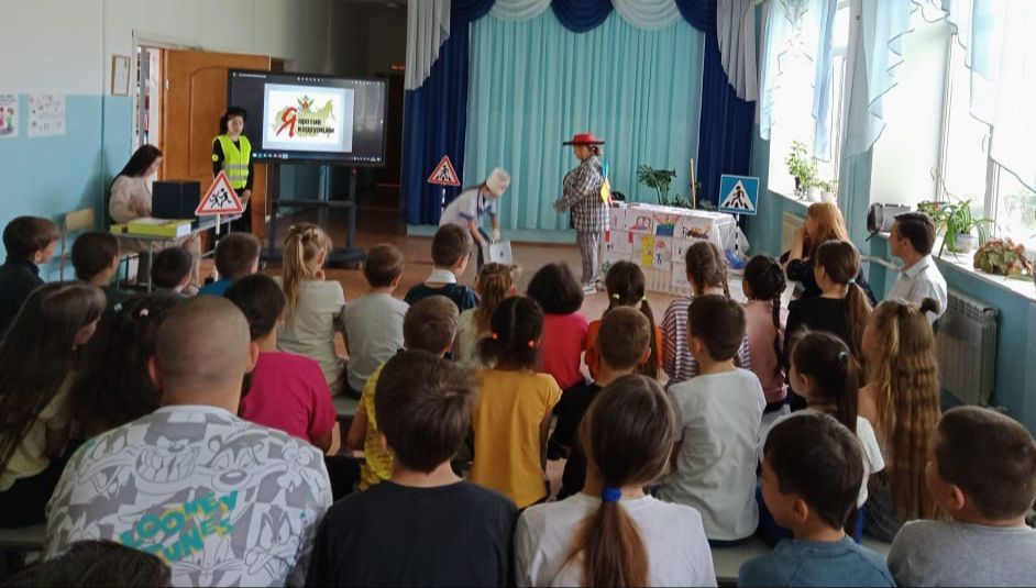 «Мы против коррупции!»: дети в пришкольном лагере «Солнышко» представили сценку