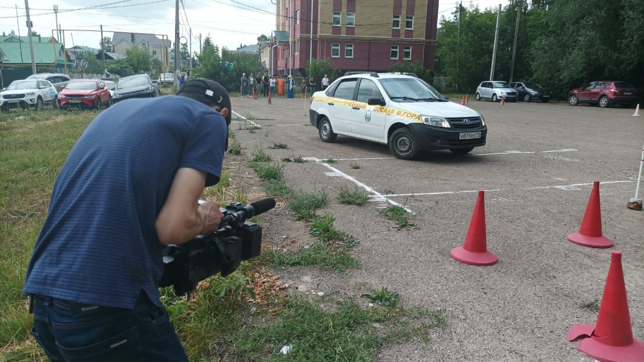 Девять высокогорских автоледи продемонстрировали свое мастерство