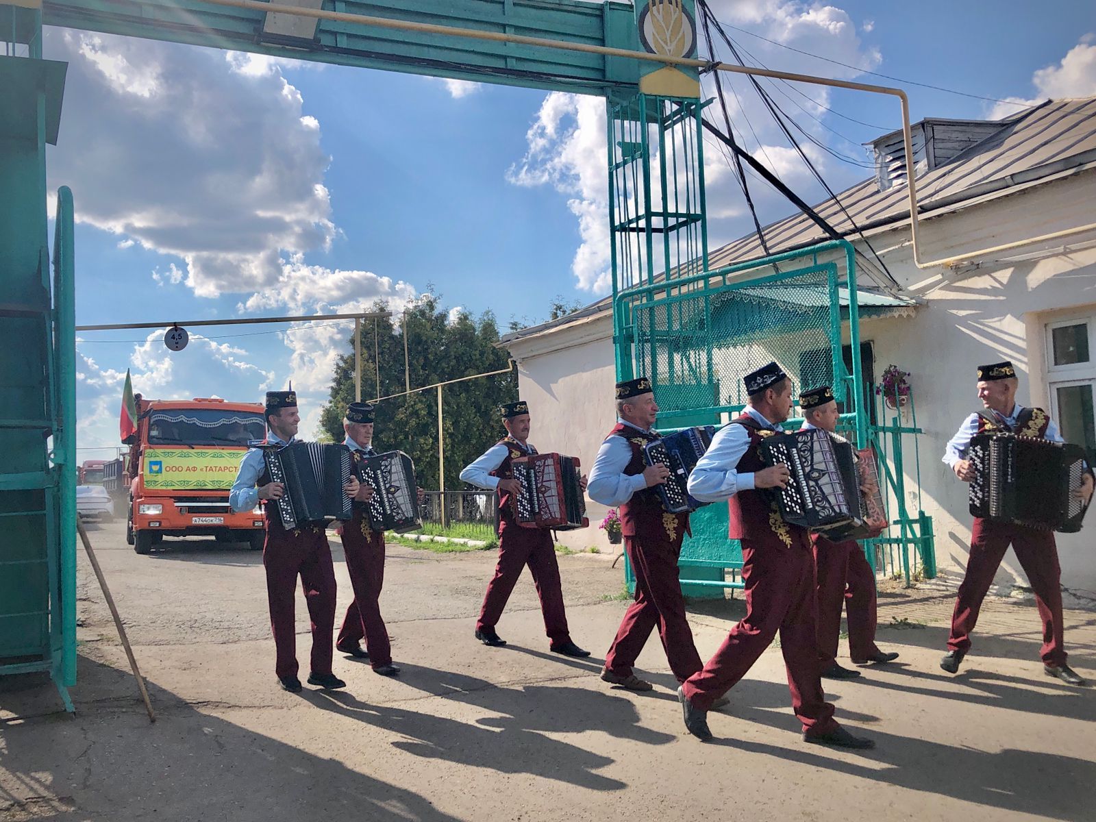 В Высокогорском районе элеватор принял первый урожай 2023 года