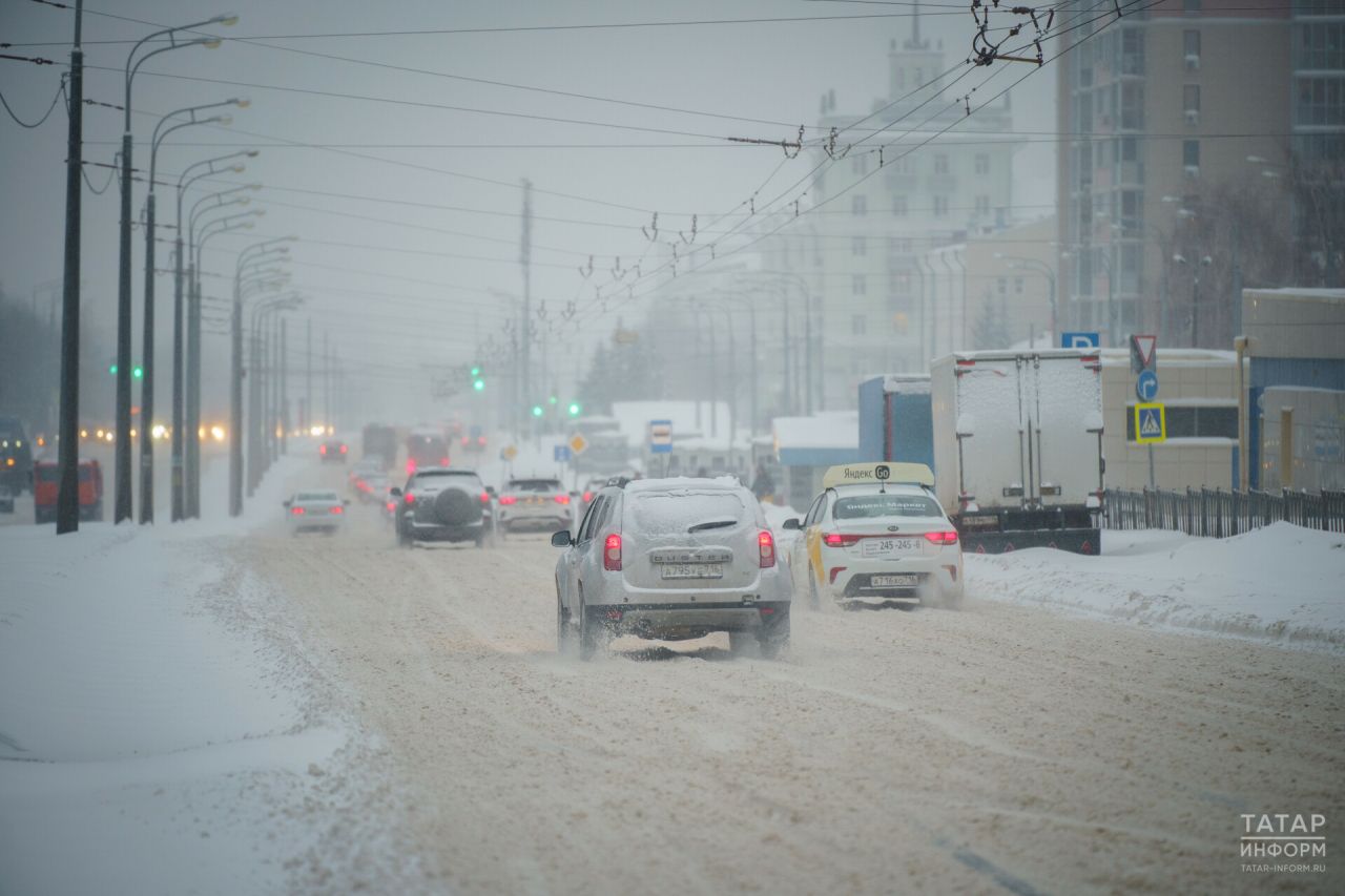 В РТ заявили, что снегоплавильные пункты не могут сразу принять весь снег