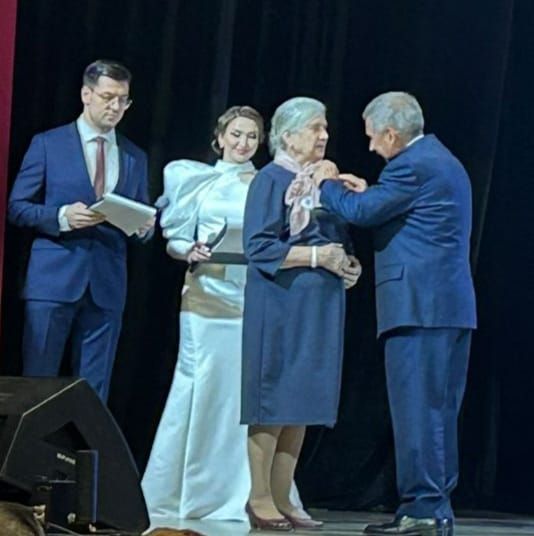 Ветерана образования из Высокогорского района Флюру Афанасьеву наградили почетной медалью