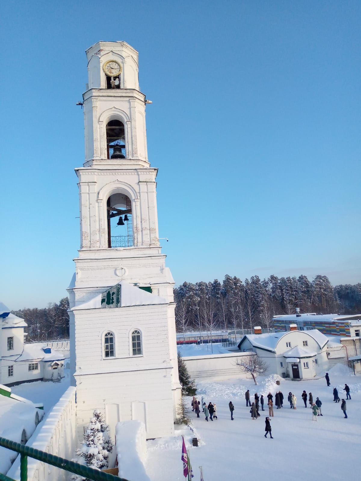 Социальные координаторы выехали с семьями погибших участников СВО в Раифский монастырь