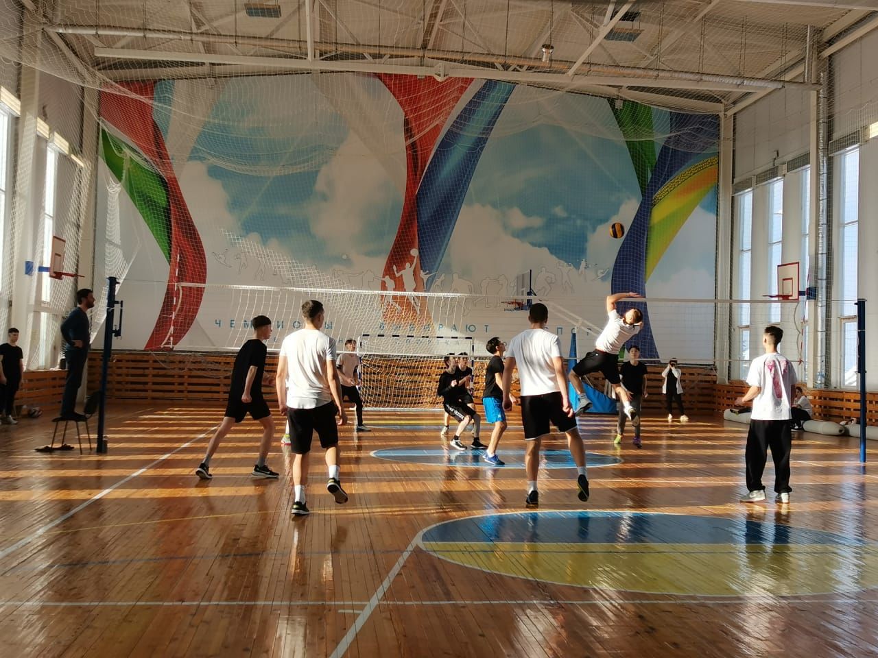 13 и 15 февраля прошли соревнования по волейболу «Школьная волейбольная лига»