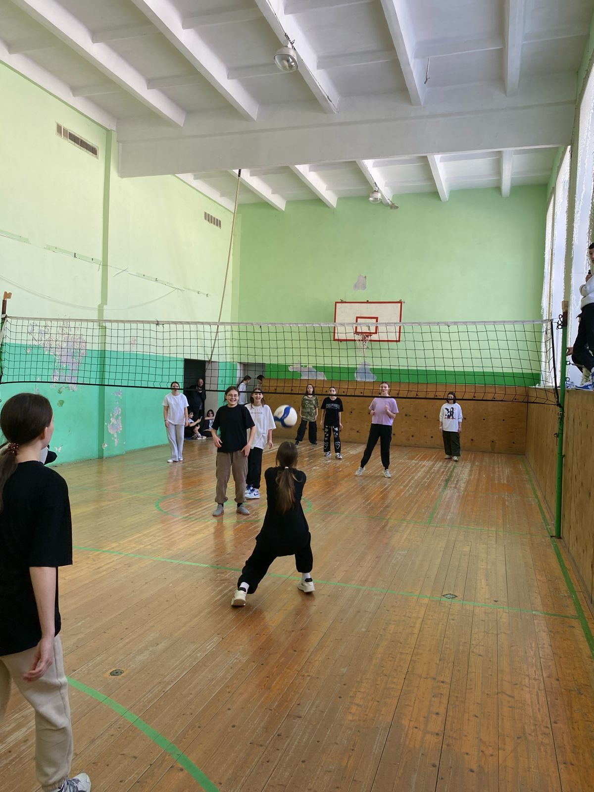 13 и 15 февраля прошли соревнования по волейболу «Школьная волейбольная лига»