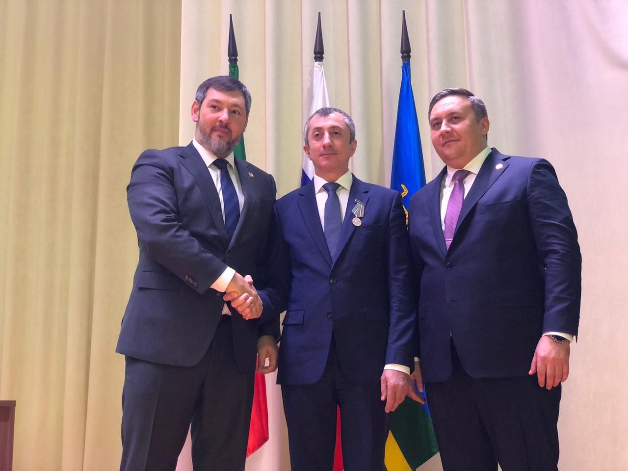 Передовиков района удостоили почетных наград и нагрудных знаков