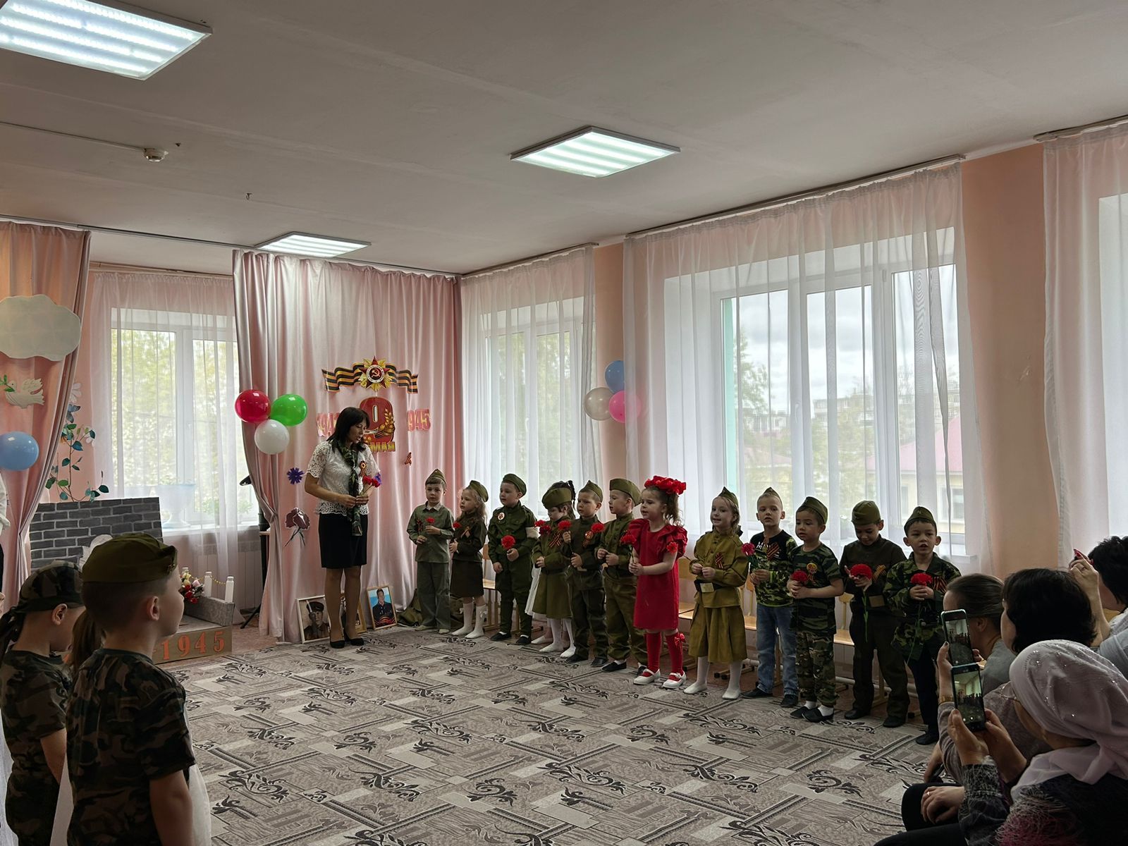 Сегодня в детском саду «Подсолнушек» прошел утренник посвященный дню Победы