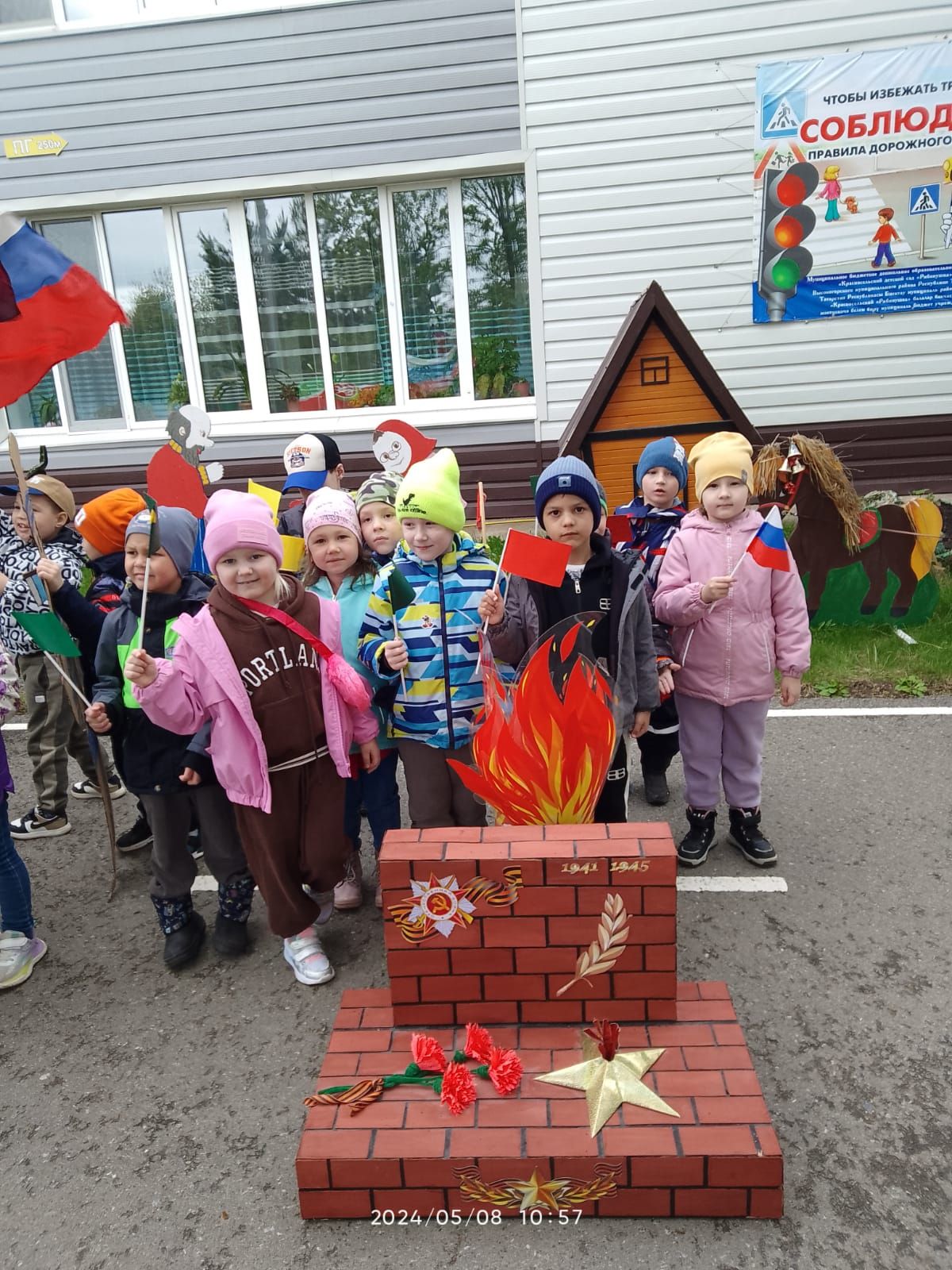 Сегодня в детском саду «Рябинушка» прошел парад с детьми ко Дню Победы
