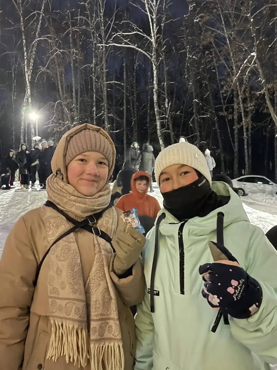 В Парке Победы зажгли новогоднюю ёлку