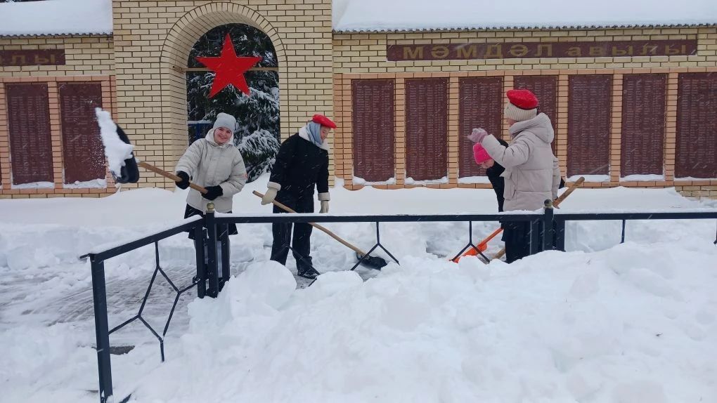 Юнармейцы Мемдельской школы провели акцию «Дорога к обелиску»