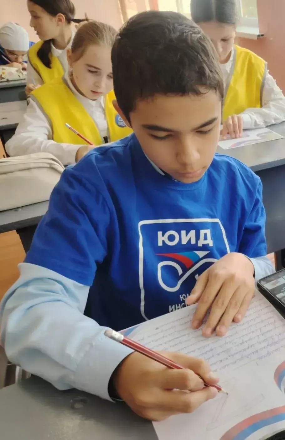 Школьники Высокогорской школы №3 написали письма защитникам Отечества