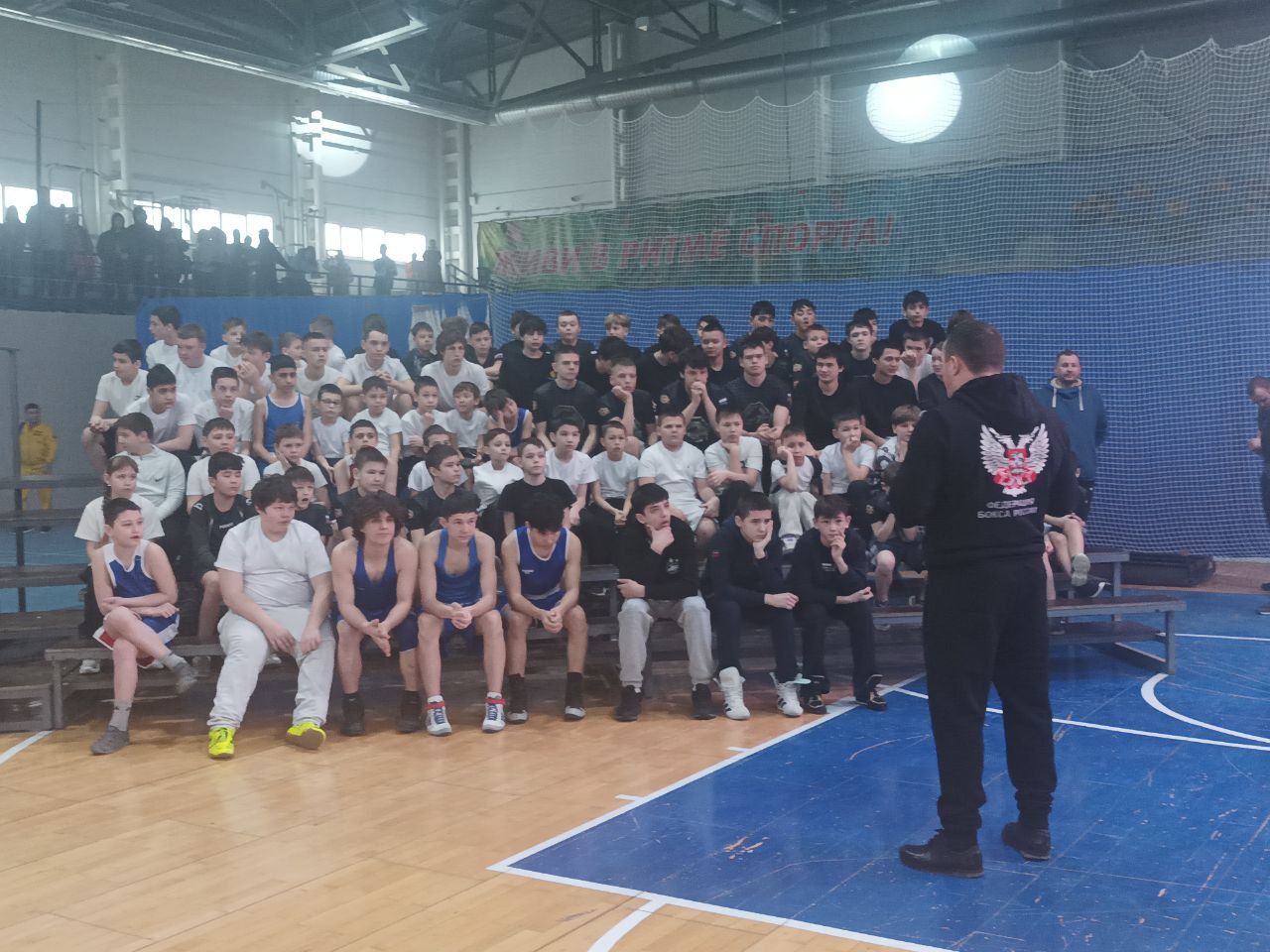 Чемпион мира Денис Лебедев посетил турнир в селе Высокая Гора