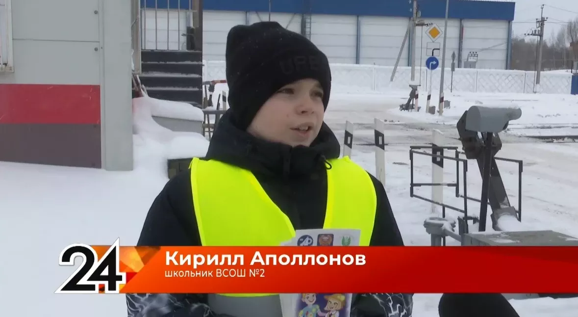 Юный инспектор провёл рейд на опасном железнодорожном переезде