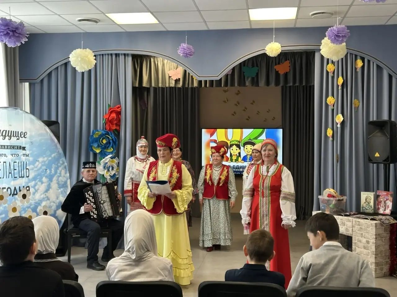 Вечер традиций и музыки объединил школьников вокруг культуры страны
