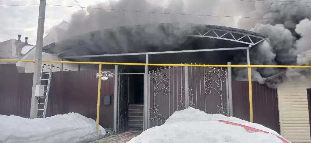 Пожар уничтожил гараж в поселке Бирюли