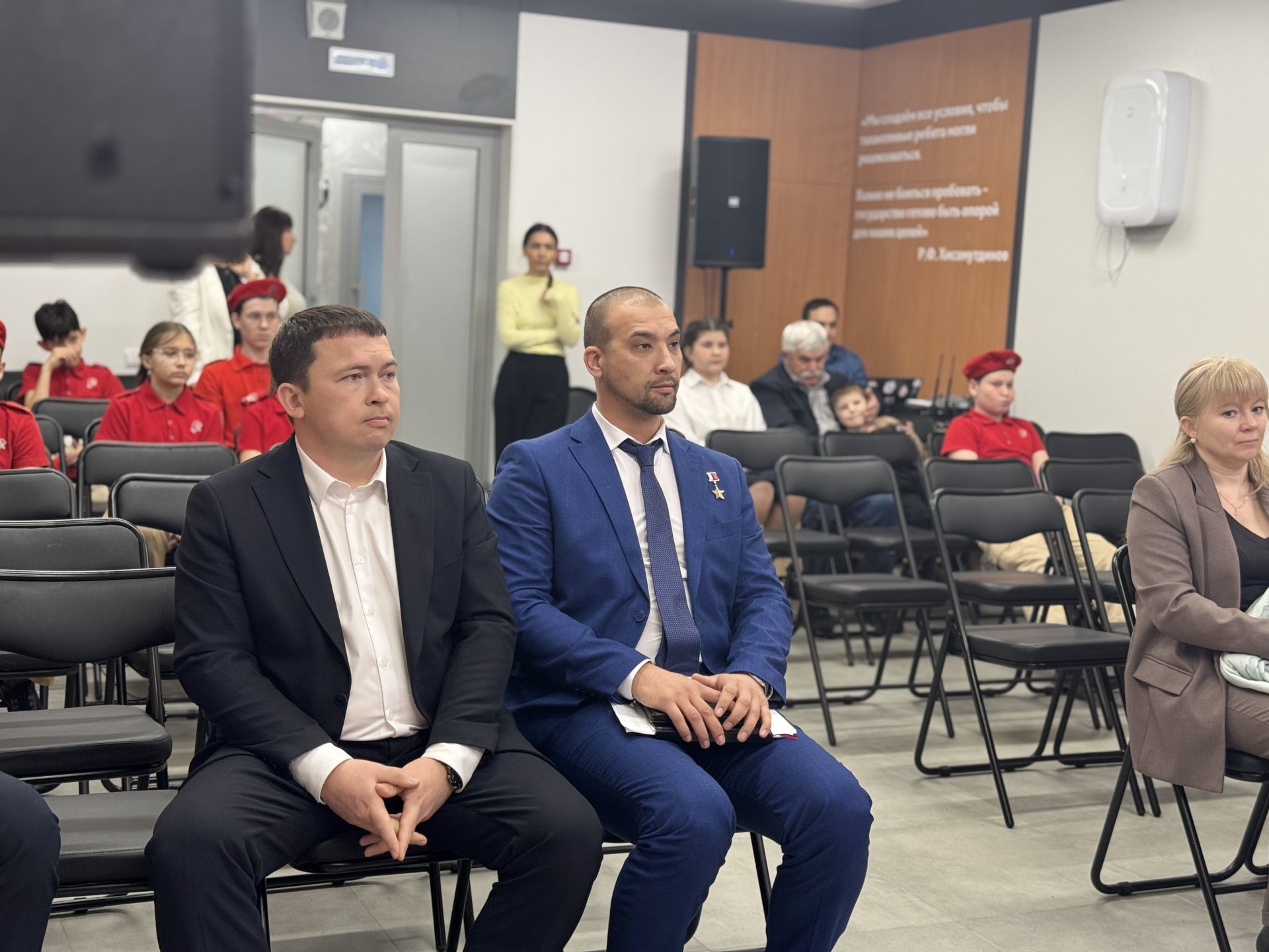 Дети Высокогорского района встретили Расима Баксикова творческими номерами